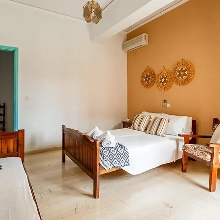 Spacious 5-person By Alecos *