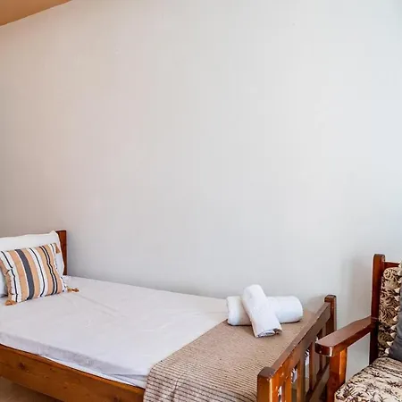 Apartment Spacious 5-person By Alecos