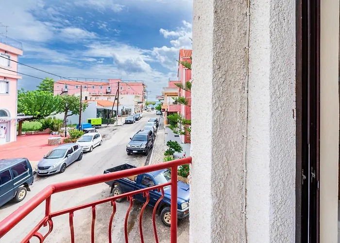 Spacious 5-person By Alecos Apartment