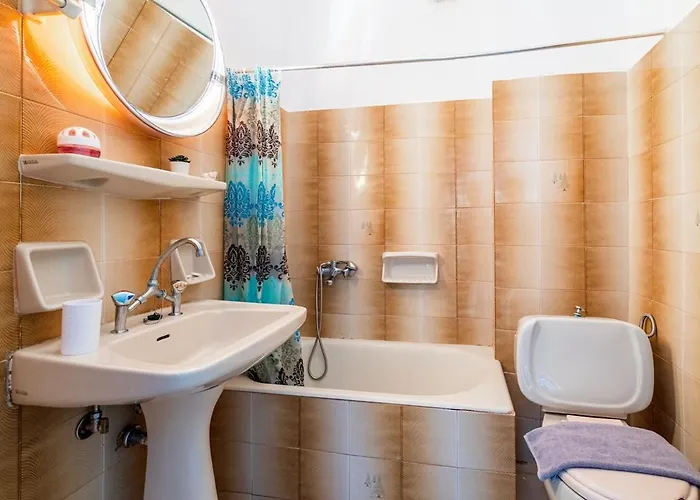 Spacious 5-person By Alecos * Poros (Kefalonia)