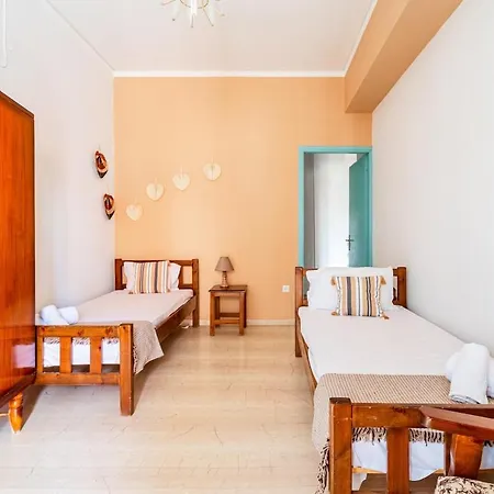 Spacious 5-person By Alecos شقة بوروس